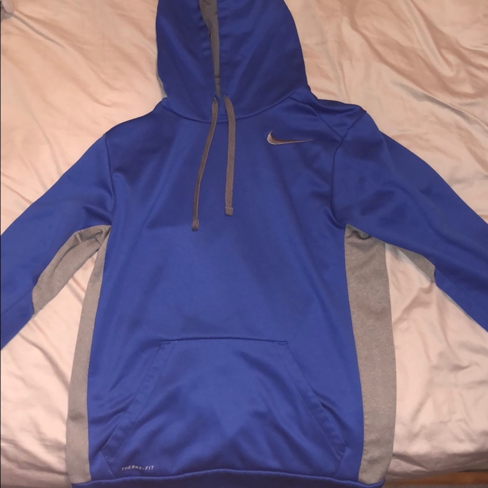 Nike therma-fit hoodie size small